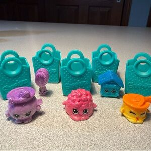 Ultra Rare Shopkins Pet Shop Lot of 5 with Individual Shopping Bags